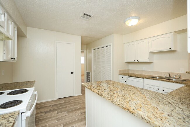Photo - 22318 Fincastle Dr