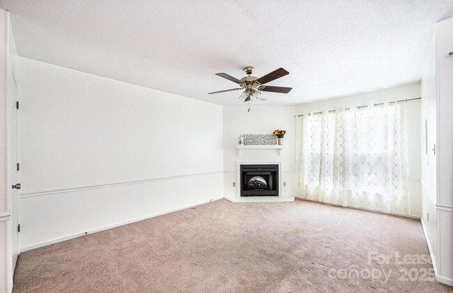 Photo - 617 College Ave SW