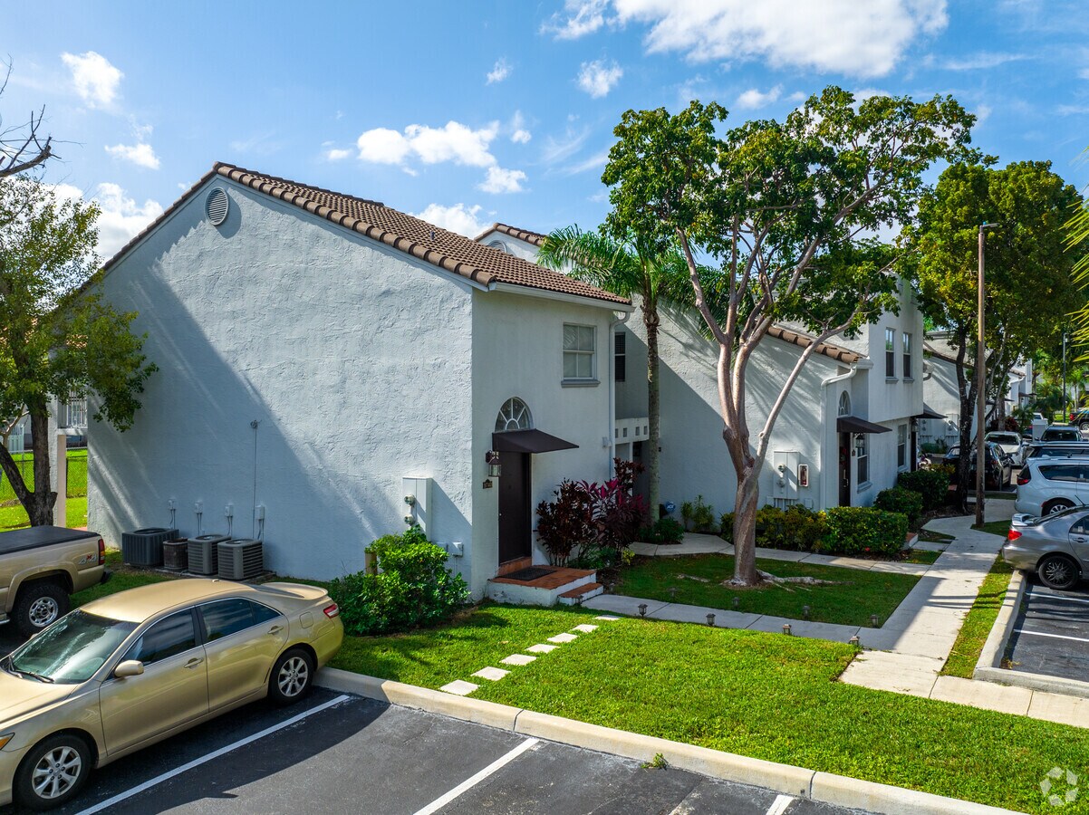 4630 NW 97th Ct Miami, FL 33178 - The Greens At Doral