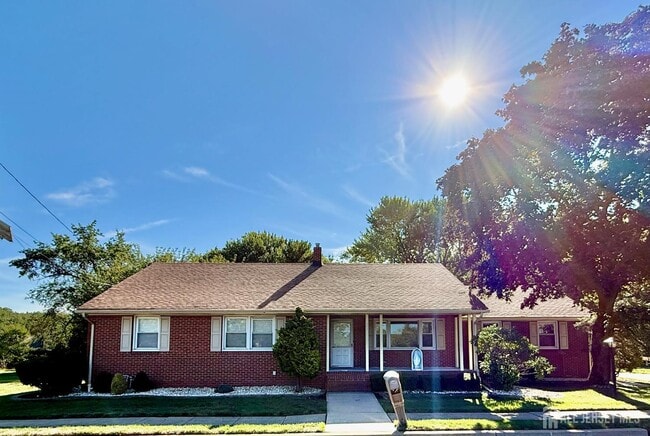 Building Photo - 452 Cranbury Rd Rental
