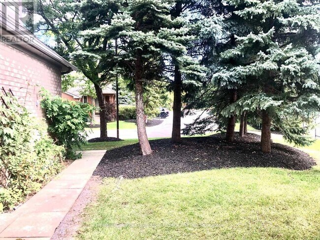 Photo - 2555 Thomas St