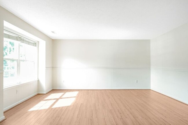 Photo - 10502 Guilderland Ct