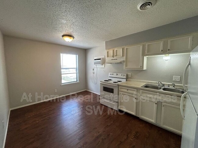 Photo - 728 E Walnut St Unit #9