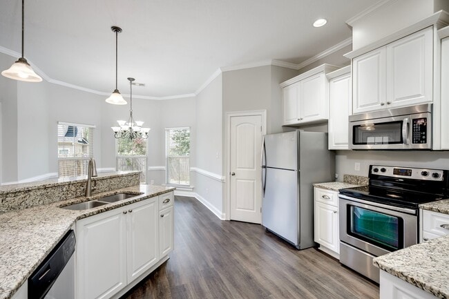Photo - 812 Paisley Lane