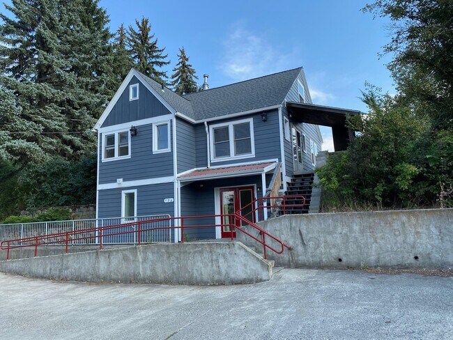 123 Styner Ave Unit Lower