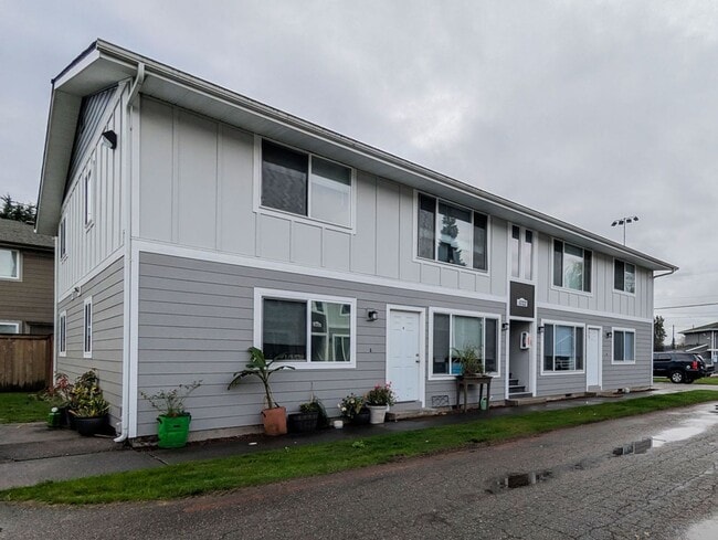 Building Photo - 1022 Cedar Ave Unit 1022 Cedar Ave #C