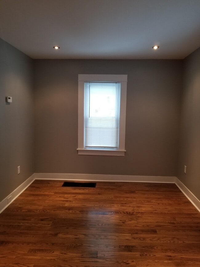 Photo - 455 W High St
