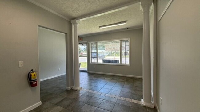 Commercial Office Space in Historic Richmond Hill