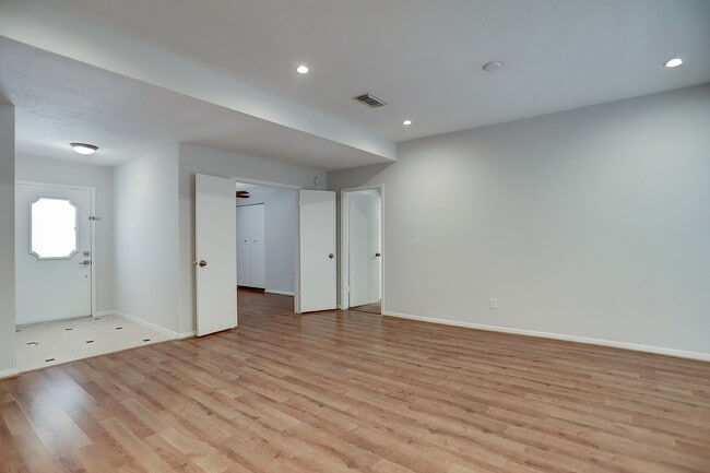 Photo - 179 Sandpebble Dr