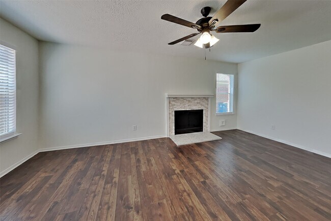 Photo - 19727 Glenfinch Ln