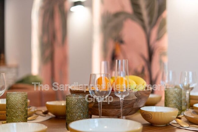 Photo - 4640 Glenn St