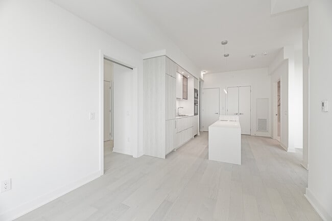 Photo - 11 Yorkville Ave Unit 4604