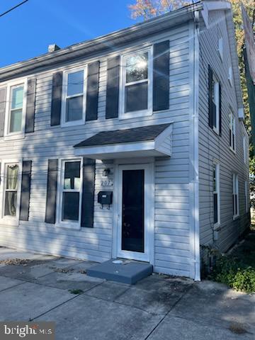 Building Photo - 207 Summer St Rental