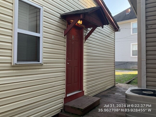 Building Photo - 203 Twelfth St Unit 3