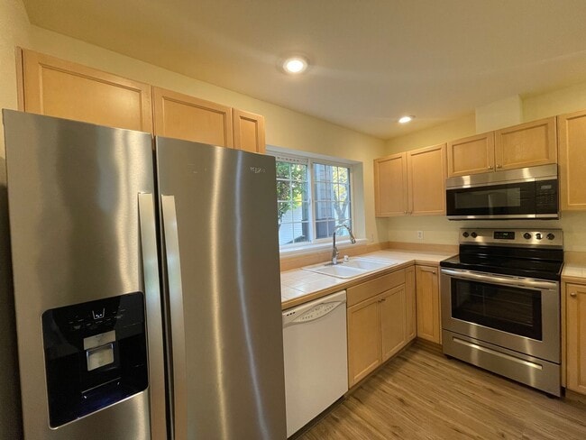 Photo - Sammamish - 3 BR, 2 BTH ground floor condo...