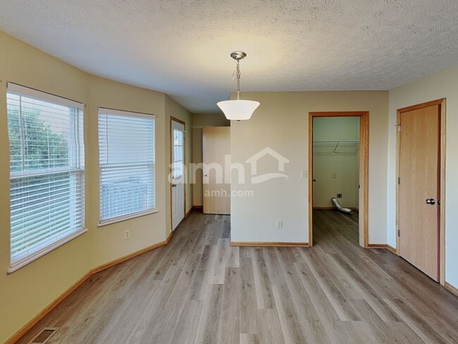 Photo - 35 Wrens Nest Ct