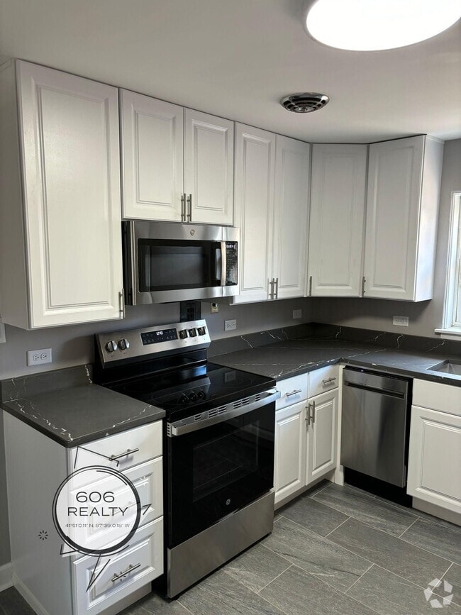 Building Photo - Franklin Park Apts! Unit 3112-2E