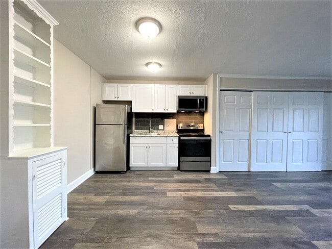 Building Photo - 625 Main St Unit 10