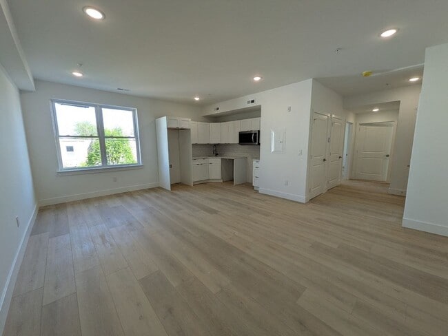 Building Photo - 115 N 63rd St