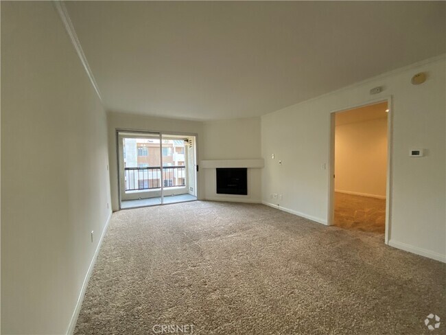 Building Photo - 5515 Canoga Ave Rental