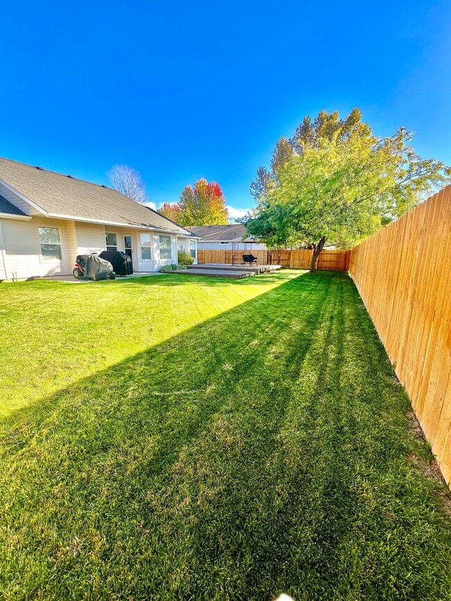 Photo - 3 Bed 2 Bath Single Level Home with 3 Car ...