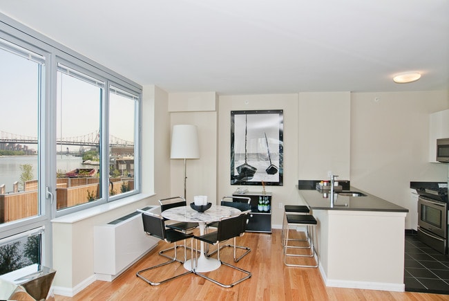 Photo - 4540 Center Blvd