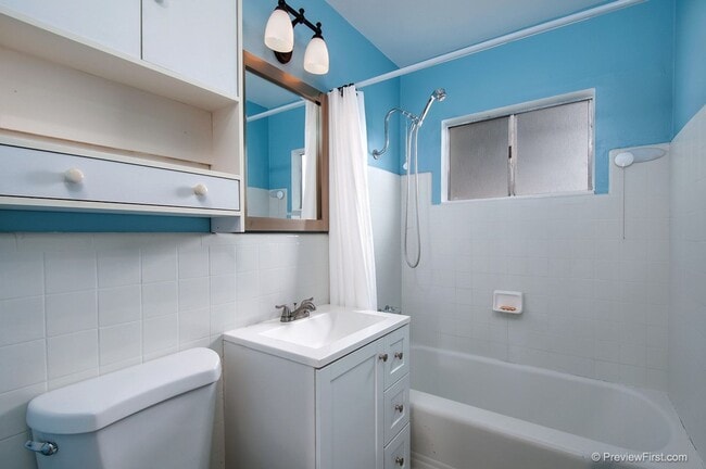 Photo - Super Cute Beach Cottage on an Oversized O...