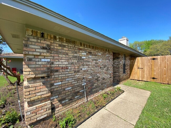 Photo - 2311 Kingsford Ct