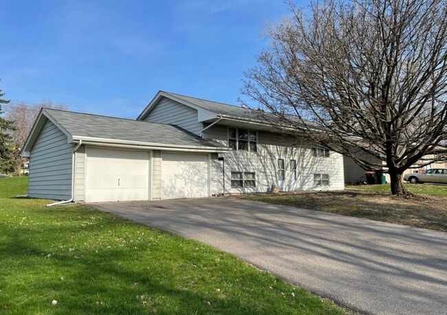 Exterior - Duplex (Unit on right hand side) with use of garage (one stall - right hand side) include - 4995 Tyler St NE Unit 4995