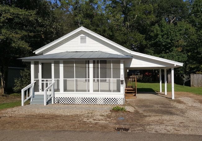 Building Photo - 240 Beauregard St