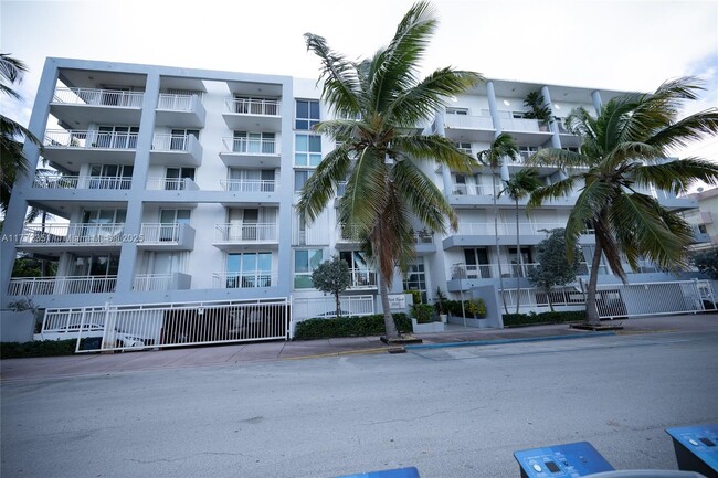 Building Photo - 7832 Collins Ave Unit 406 Rental