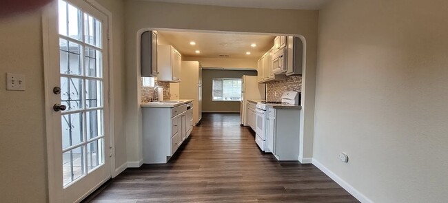 New kitchen - 809 Badgley Dr House