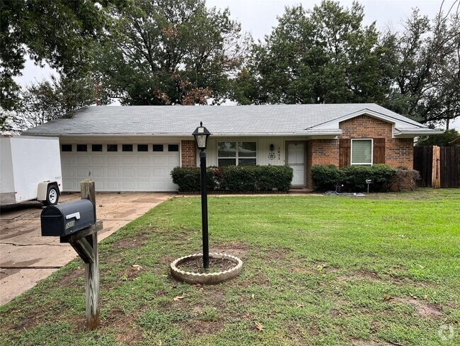 Building Photo - Updated in Benbrook! Rental