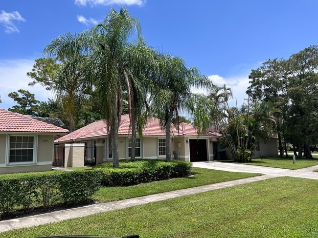 Photo - 1598 Hawthorne Pl