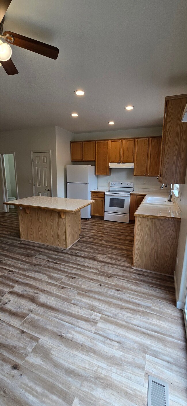 Photo - 18558 SW Takena Ct