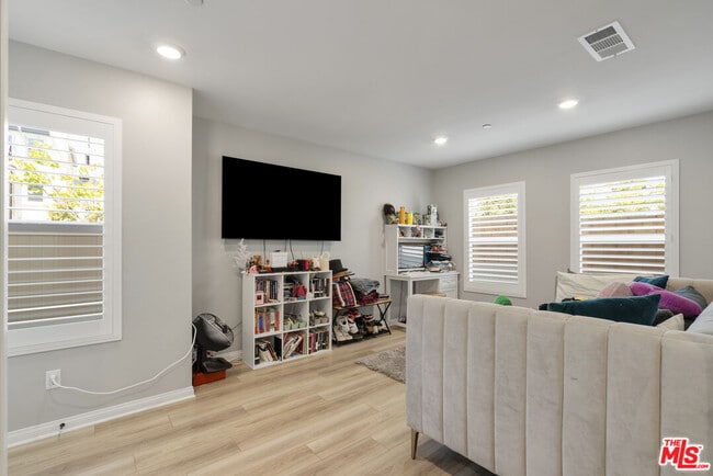 Photo - 756 Daniel Freeman Cir