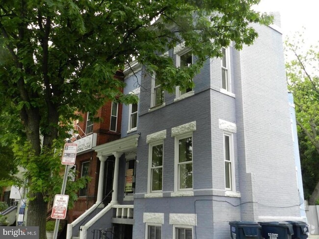 Building Photo - 1242 Pennsylvania Ave. SE Rental