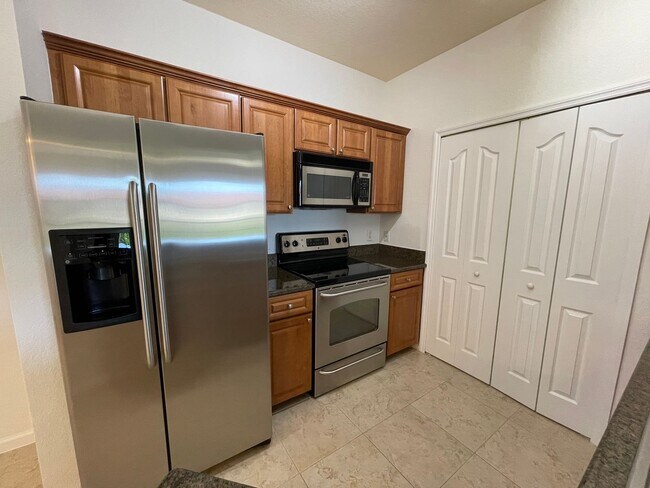 Photo - ANNUAL RENTAL - POSITANO PLACE-1 BED/1 BATH WITH LAKE VIEW AND NEW APPLIANCES! Unit 306