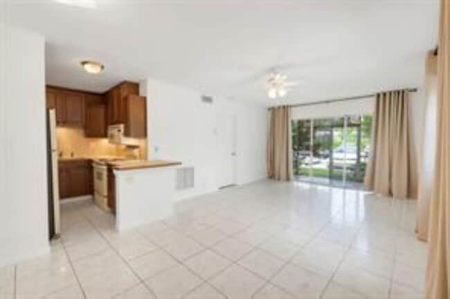 Photo - 3040 NE 16th Ave Unit 101