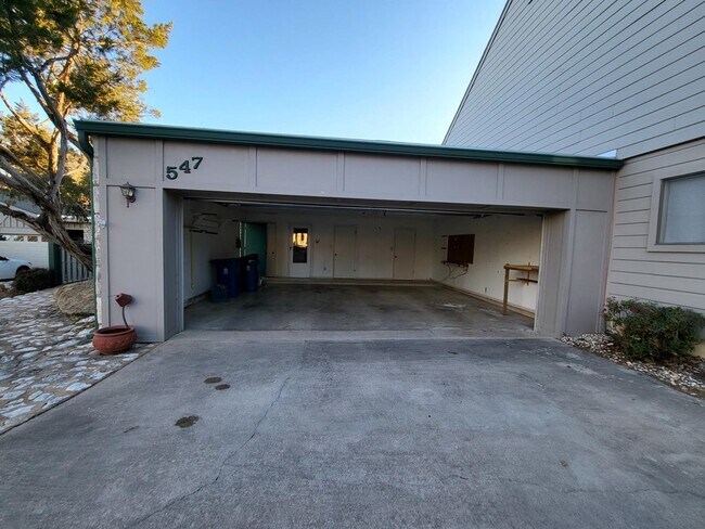 547 Fairway Dr