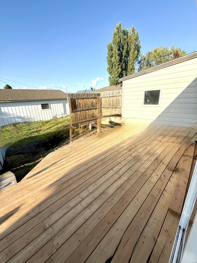 Back deck - 1163 Thomas Dr