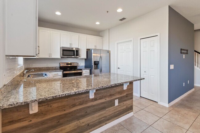 Photo - Bright & Stylish 3-Bedroom Townhome with Pond Views in Gated Seven Oaks