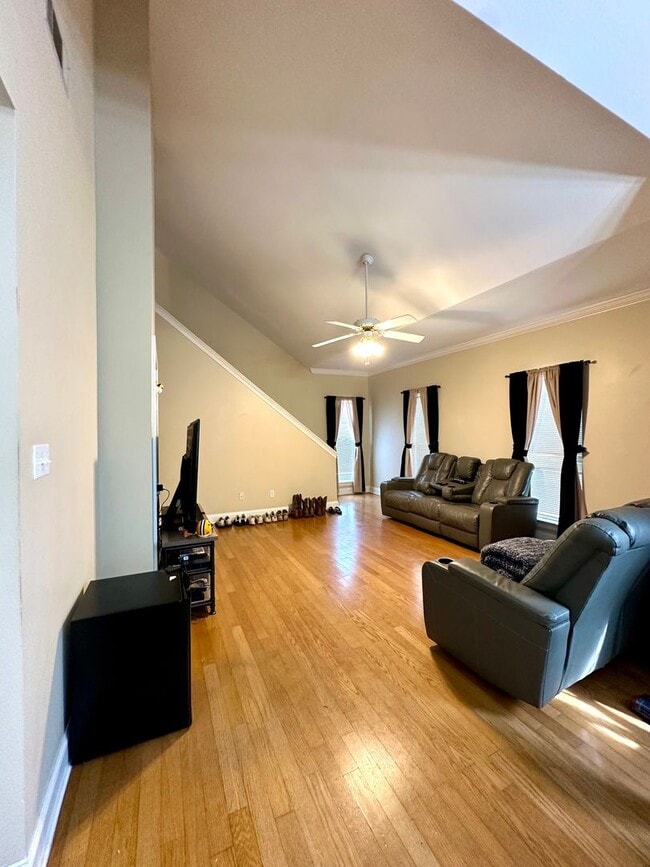 Photo - Courtney Place Condominiums 3BR 2BA