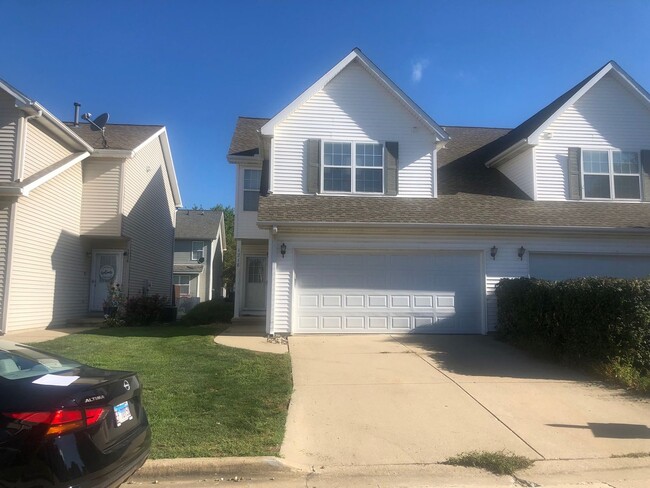 Great 2 BR 4 bathroom townhouse in Bloomin... - Great 2 BR 4 bathroom townhouse in Bloomin...
