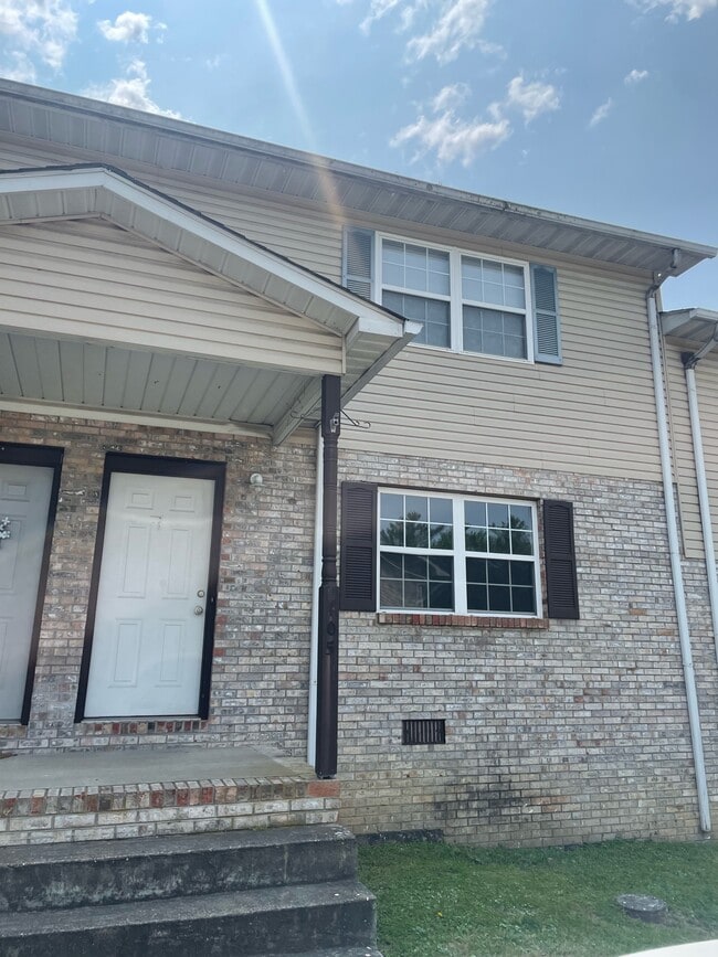 Photo - 105 Greenbrier Dr Townhome