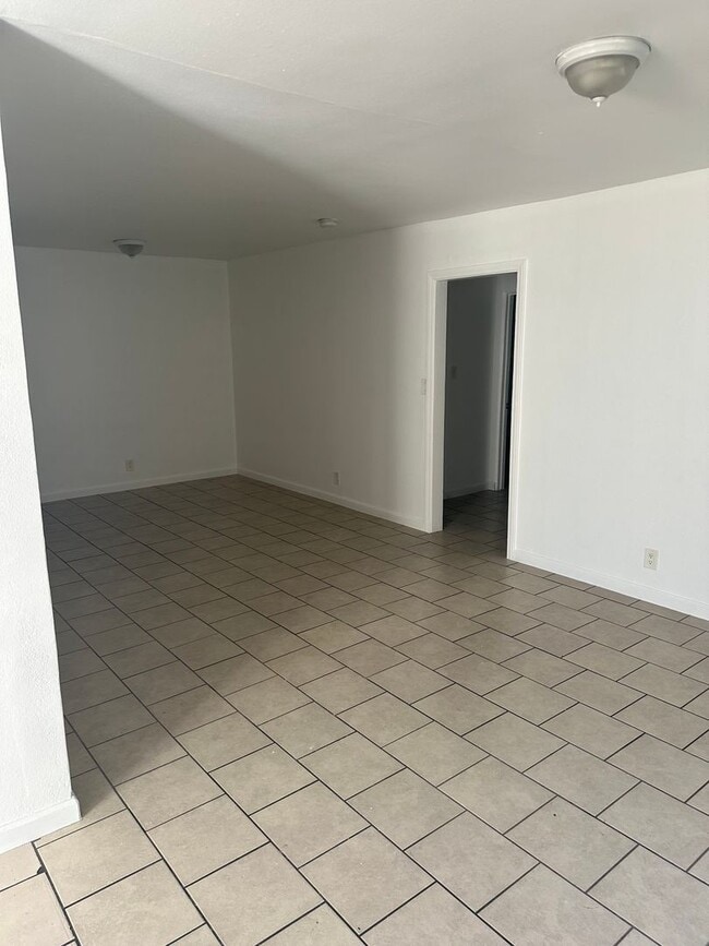 Photo - 6808-6812 Main Street Unidad 6810 1/2