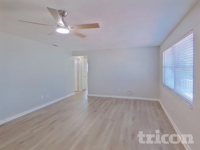 Photo - 1745 Woodridge Dr