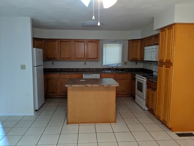 Photo - 3 BEDROOM 2.5 BATH DUPLEX NEAR MILITARY BASES