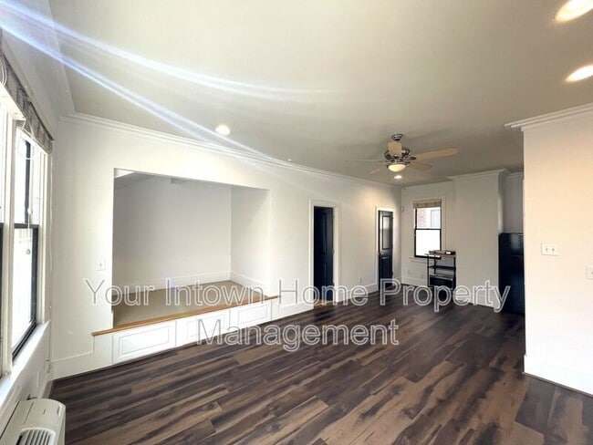 Building Photo - 1867 Gordon Manor NE Unit B