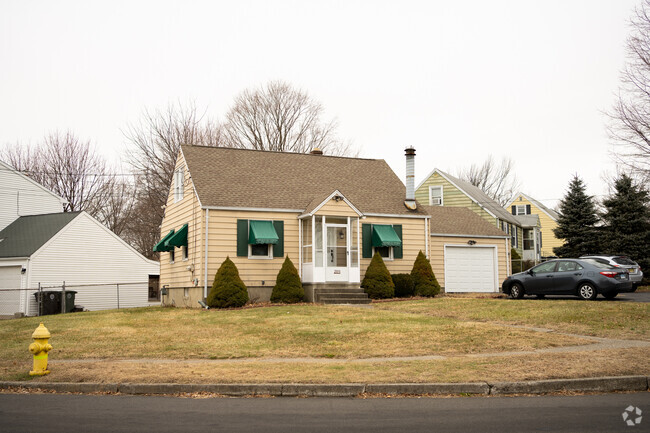 Building Photo - 203 Robert Treat Pkwy Rental